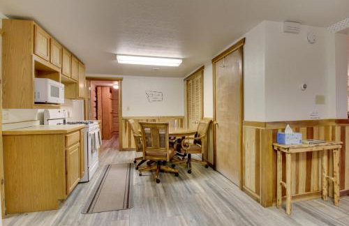 Cozy Augusta Cabin with Furnished Deck and Grill! - Foto 6