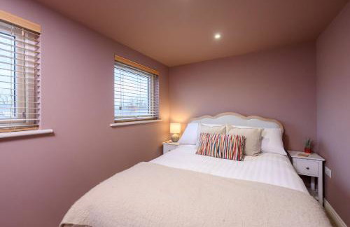 Stylish 3BR Townhouse Sleeps 6 Near City Centre - Foto 21