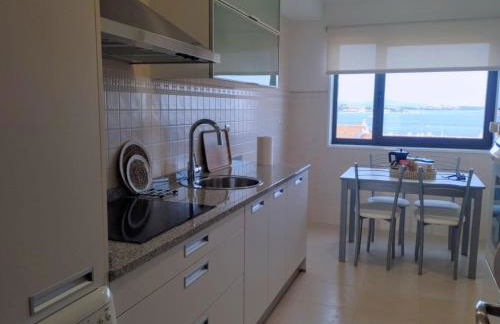 Un rincón con vistas a la Ría, playa y parking. - Foto 10