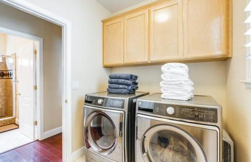 Outdoor Oasis and Hot Tub! Spacious Clovis Home - Foto 31