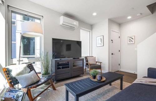 Rooftop Patio with Waterview, Private Garden & Grill 3BR 3BA- Modern Cityscape - Foto 50