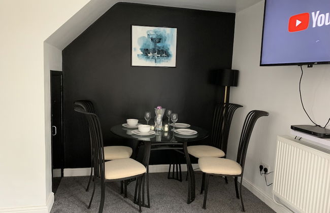 House - Sleeps 5, Parking & Private Garden - Foto 18