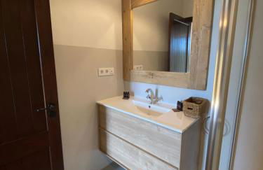 Masia La Morera autenticidad renovada 100 porcien a 10 minutos de Sitges en coche 12 huespedes Piscina Aire Aconc 6 Suites Apertura 15 Julio 2025 - Foto 44