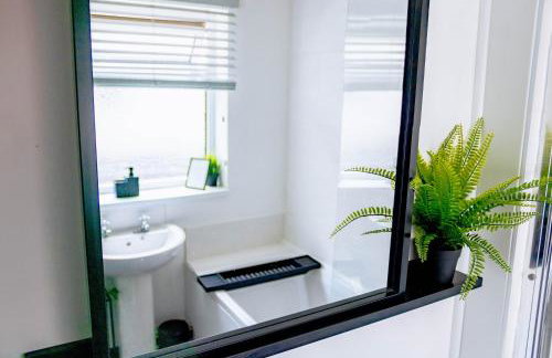 Templar House - Sleeps 6, Special Weekly Monthly Stay Rates, Central Location with FREE Parking, FREE WiFi, Perfect for ALTON TOWERS & M6 - Foto 26