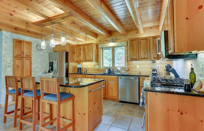 Pocono Dog-Friendly Home on River - Foto 6