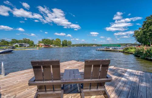 6BR Lakefront Private Dock & Bonfire Sleeps 12 - Foto 12