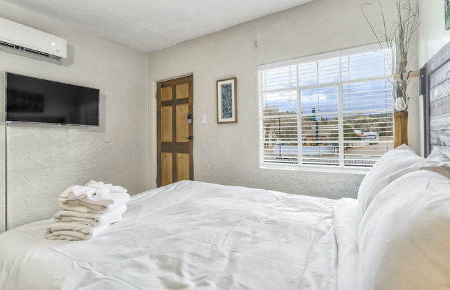 1BD Suite Trails & Garden of the Gods Dogs Welcome! - Photo 2