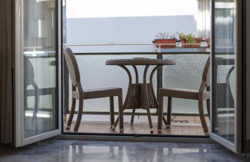 OFFERTA Inizio Anno! 2 Suite in Centro Città con Balcone Vista Mare - Foto 8