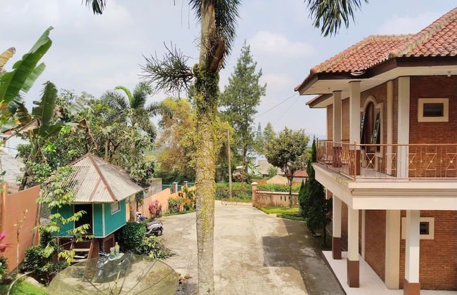 Villa Yustisia Curug 7 Cilember - Foto 68