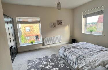 Spacious 2-bedroom house with free parking - Foto 7