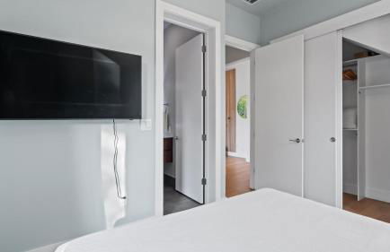 Brand New Low-Allergen Retreat with Hot Tub - Foto 28