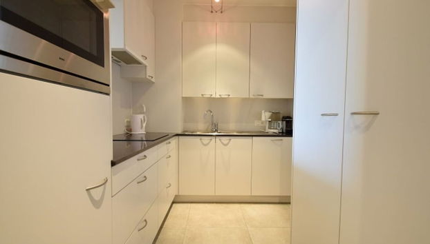 Sleek Apartment w/ Dual Terraces - Foto 5, Cocina privada