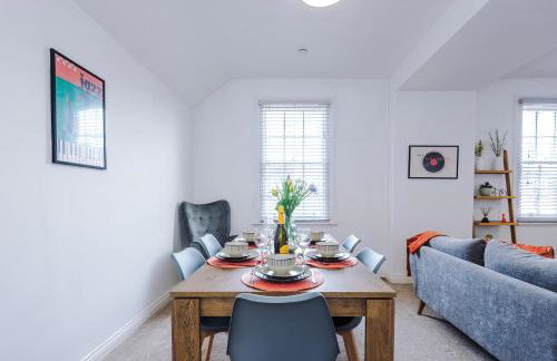 Modern 3 Bedroom House Perfect for Short and Long Stays - Foto 16