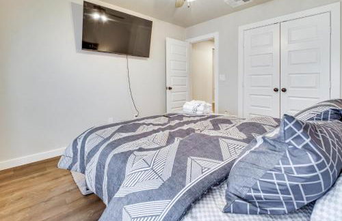 8 Mi to TTU! Pet-Friendly Home with Patio and Yard - Foto 17