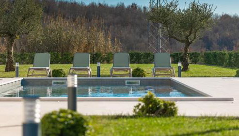 Beautiful villa Jurasi with outdoor pool in Tinjan - Foto 2
