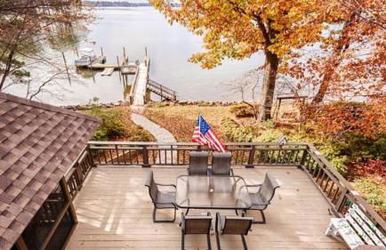 Landover Lodge by Avantstay Waterfront + Dock - Foto 10