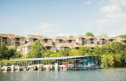 Enjoy the views of Table Rock Lake in this 2BD resort condo - Foto 21