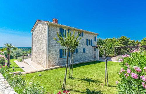 Villa Sterpazzi near Poreč with heated private pool, sea view, jacuzzi and sauna - Foto 35
