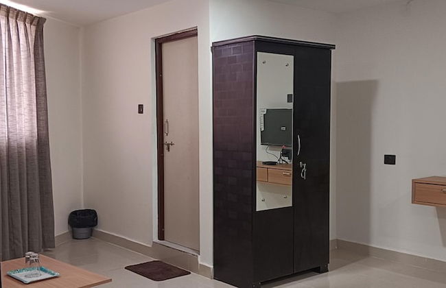 HOTEL BLACK GRAPES INN - Photo 10