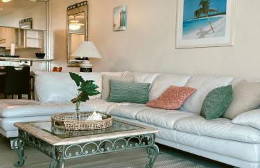 Pavilion Beach Front Apartment with Balcony - Photo 3