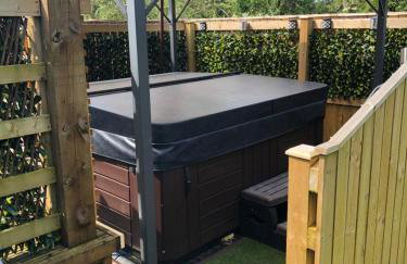 Spacious Lodge With Hot Tub - Foto 14