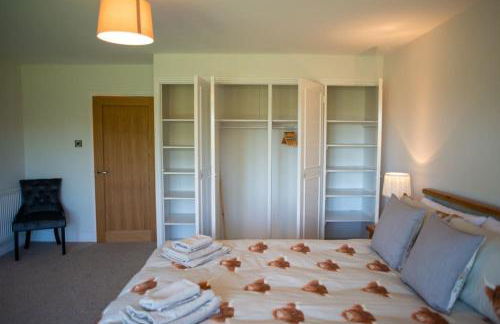 Country Crabtree Bungalow with large wild garden - Photo 23