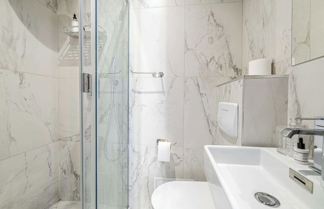 Hotel Avaton - Deluxe Bedroom With Private Balcony - Photo 5