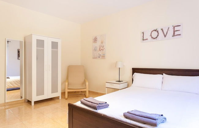 Cozy Urban Apt. Historic District - Sol - Photo 4