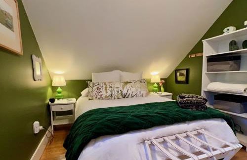 1890 CapeCod farmhouse:Charming, Private, Spacious - Photo 31