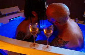 Les Rivières O'rientales Homerepublique à Cravant avec Jacuzzi - Foto 6