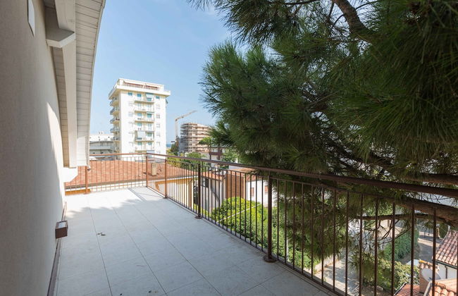 Tasso Apartments - Photo 17