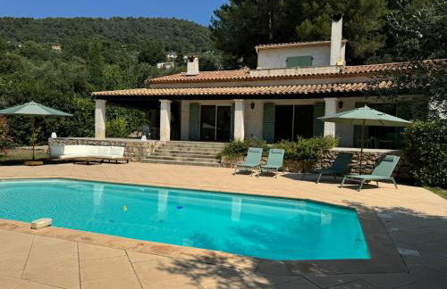 L'Oliveda - complètement climatisée, piscine, calme, proche commerce et lac, ski à 45min - Foto 4