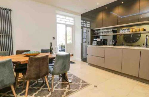 Bank Chambers in Bowness with Hot Tub and Lake Access - Photo 33