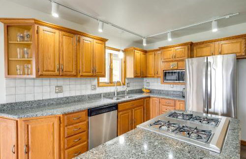 Cadillac Vacation Rental with Dock on Lake Mitchell! - Foto 9