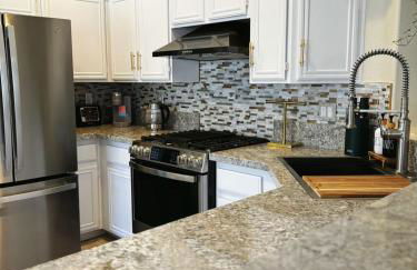 Fragrant Finnish Sauna & Cozy Pool with French 3br - Foto 30