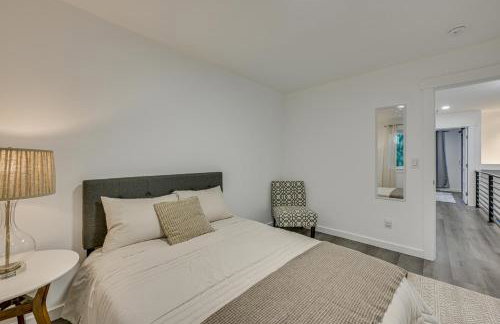 Waterfront Patio! Stylish Family Home in Everett - Photo 21