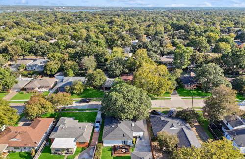 3-BD 3-BA Bungalow ft Backyard w Deck & Firepit - Foto 44
