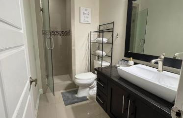 Fully Furnished 3BR and 2BA Gem Near Airport & Mall - Foto 13