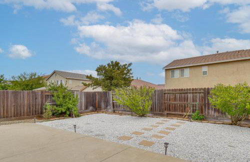 7 Mi to Lake Yosemite Family Home with Fenced Yard - Foto 29