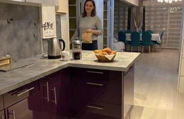 Bel appartement spacieux et lumineux de 100m2 au 3e étage avec ascenseur -A 5mn à pied du parc des expositions congrès de Dijon et ENG et 10mn du centre ville place Parking devant l'immeuble - Foto 2