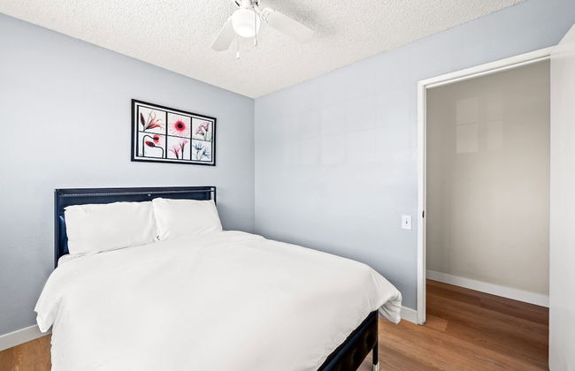 Spacious Family Retreat w Garden Modern Comfort - Photo 48