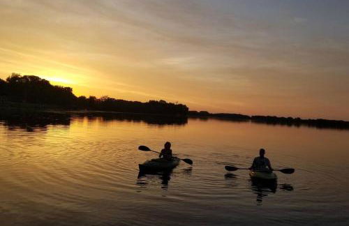 Lakefront Hideaway - Foto 24