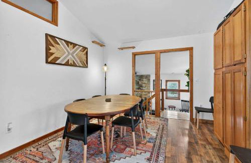 River Access Cabin with Hot Tub, Fire Pit, & WiFi! - Foto 16