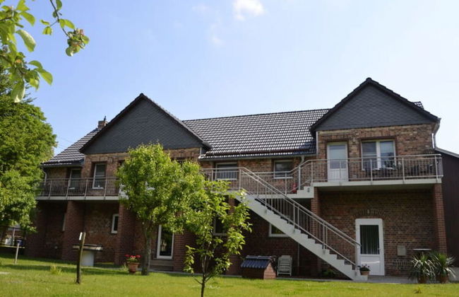 Pear - On the Fruit Tree - Foto 23