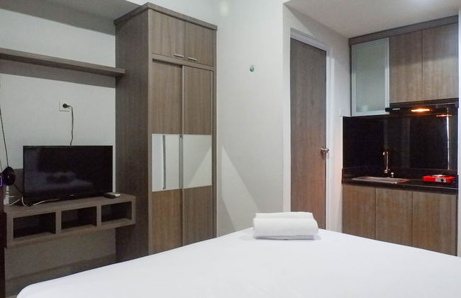 Delightful Luxurious Studio Room at Taman Melati Surabaya Apartment - Photo 3