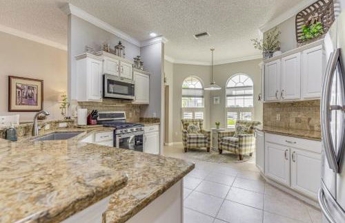 Near Golf Courses Home with Sunroom in The Villages - Foto 7