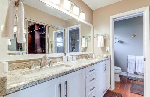 Riverfront Backyard and Grill Sunrise Family Home - Foto 14