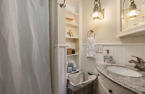 Newburyport Flat Downtown Living King Bed - Foto 6