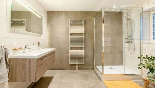 Spacious Home Sauna Hot Tub Pool Patio BBQ - Foto 5