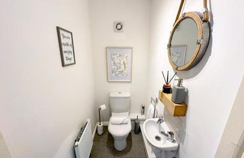 Luxury 4 Bed House - Free Parking - Contractors - Relocators - Foto 31